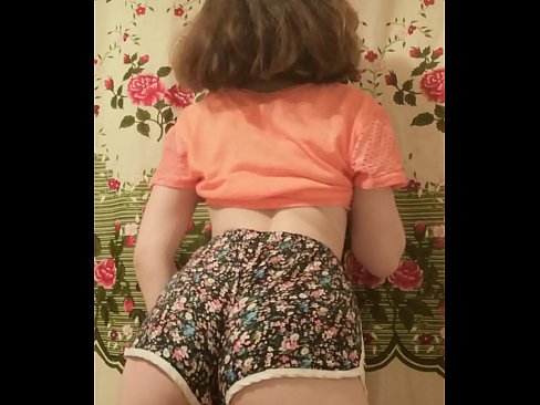❤️ Sexet ung babe laver en striptease ved at filme sine shorts på kamera ❌ Porn video at da.dickies-shop.ru