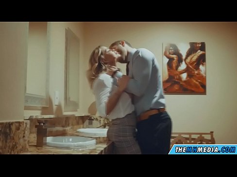 ❤️ Når en barmfagre blondine forfører dig på et offentligt toilet ❌ Porn video at da.dickies-shop.ru